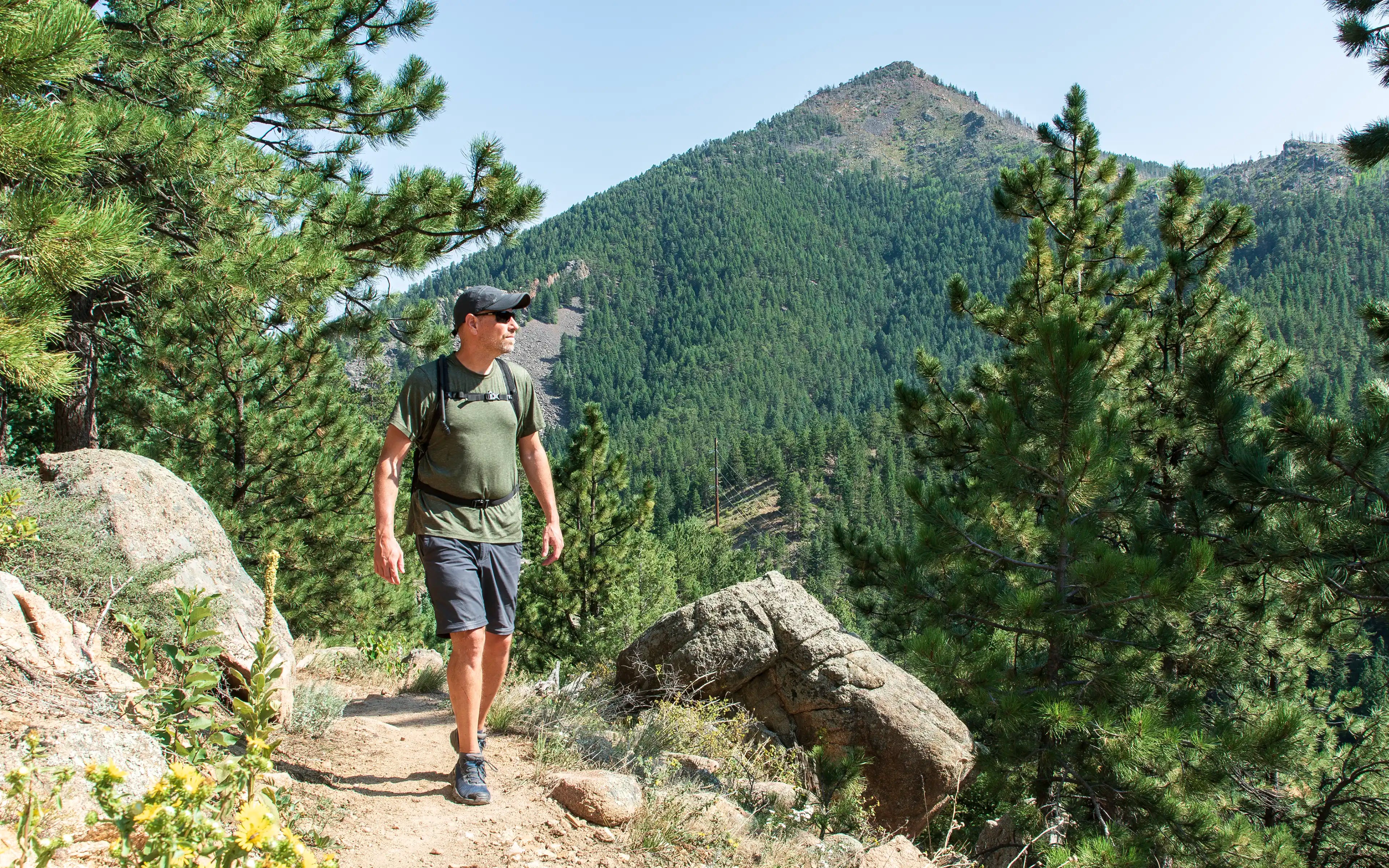 Comfortable packable hiking backpack with adjustable and removable sternum strap and hip belt.