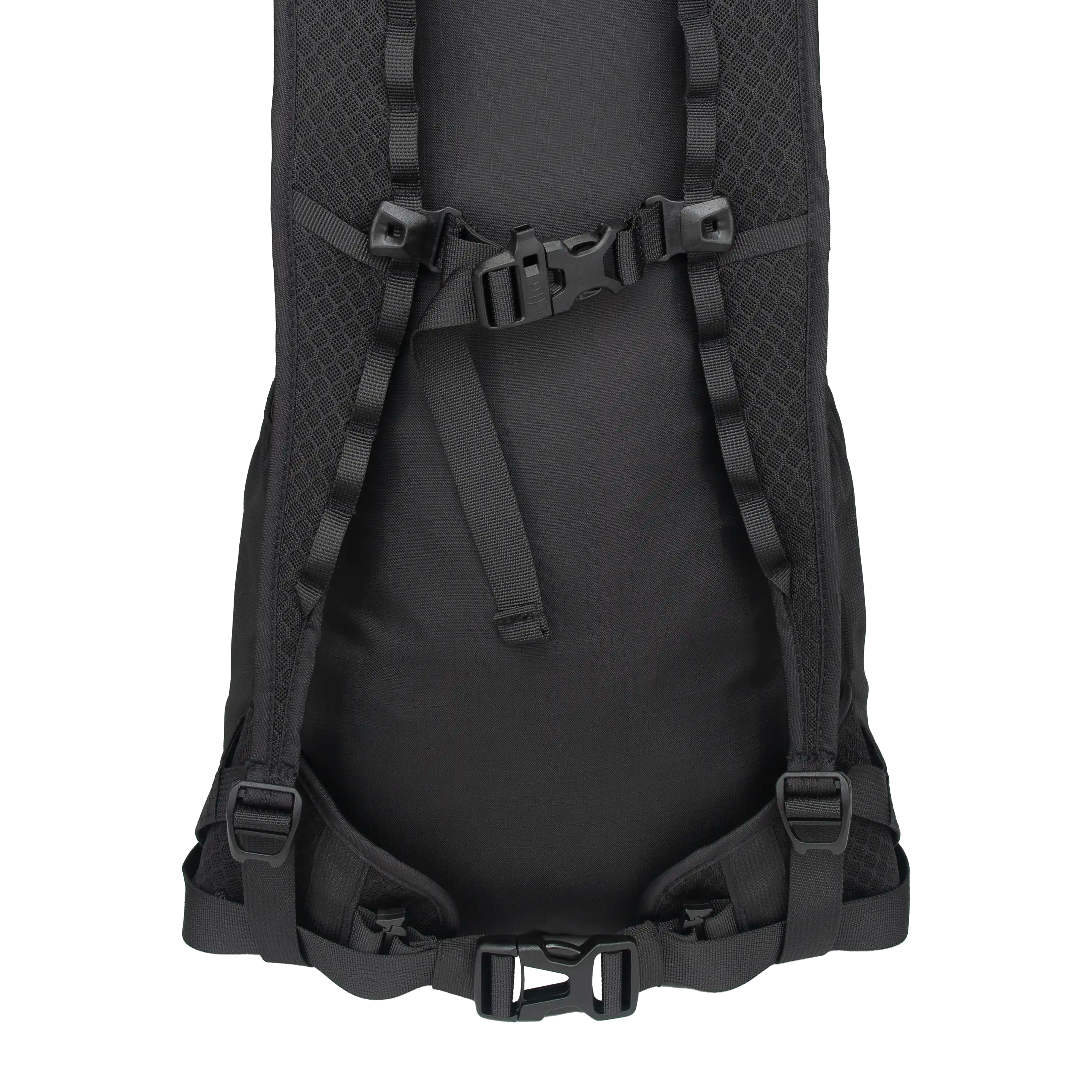 A view of the sternum strap and hip belt of the Ancash Packable Daypack by Deep Ascent.